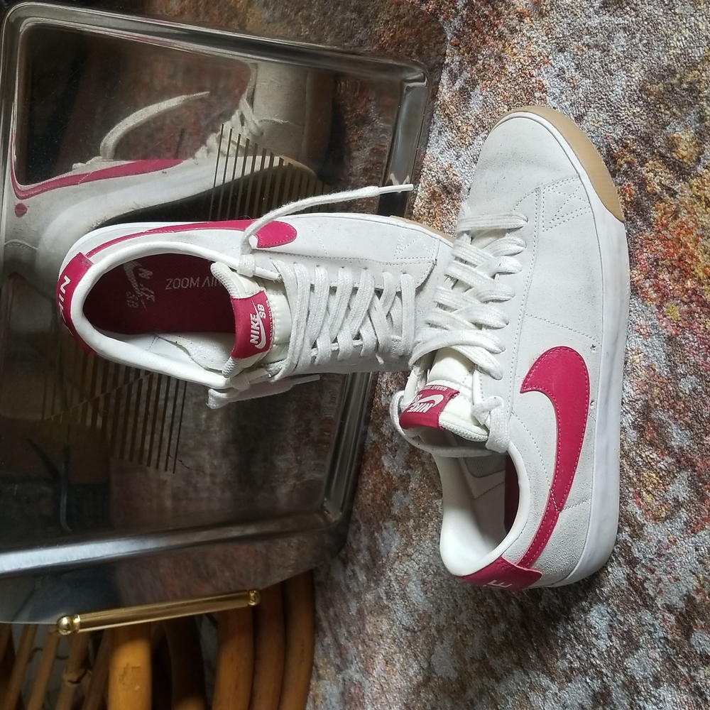 Shoes - Picture 5 of 8